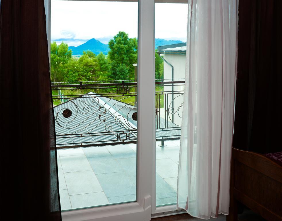 Guesthouse Pink Panther Udbina Exteriér fotografie